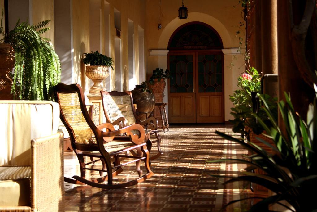 Hotel Aurora Antigua Bagian luar foto