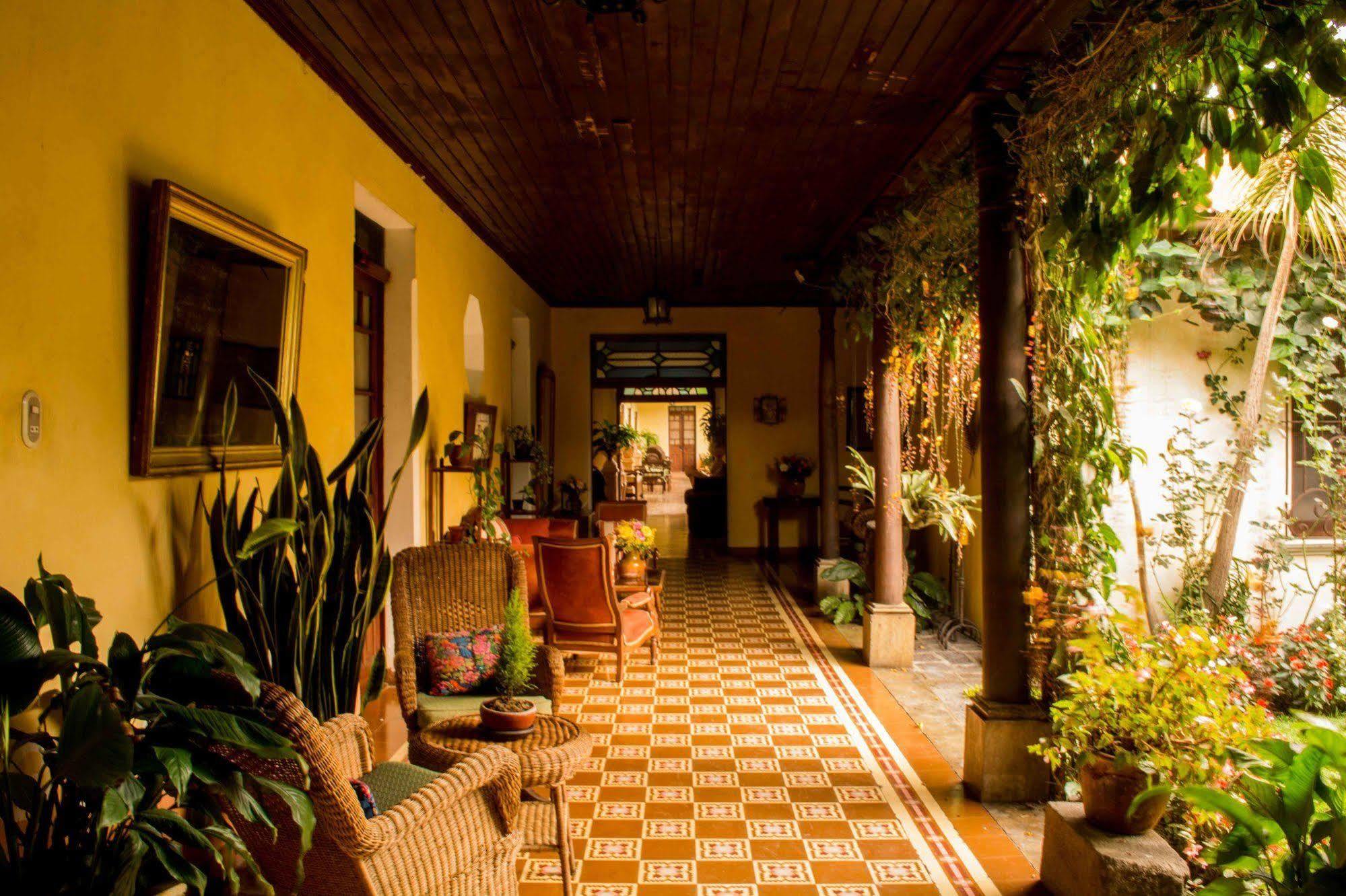 Hotel Aurora Antigua Bagian luar foto