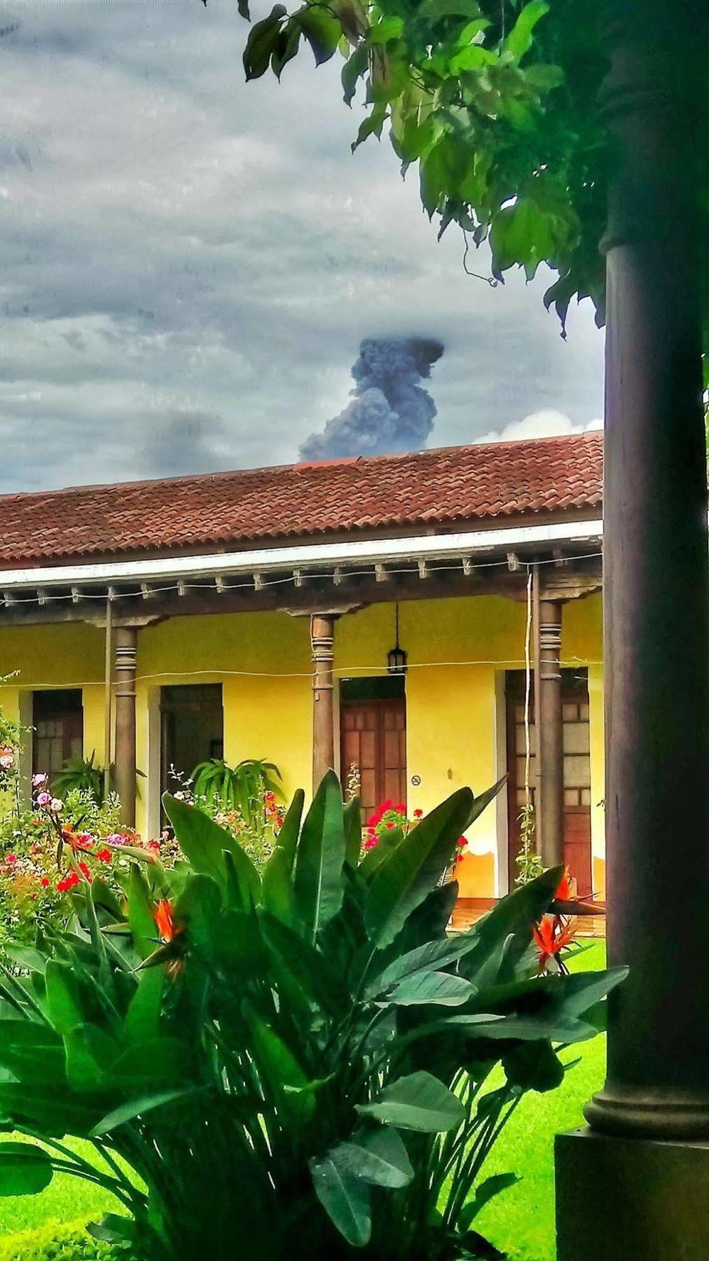 Hotel Aurora Antigua Bagian luar foto
