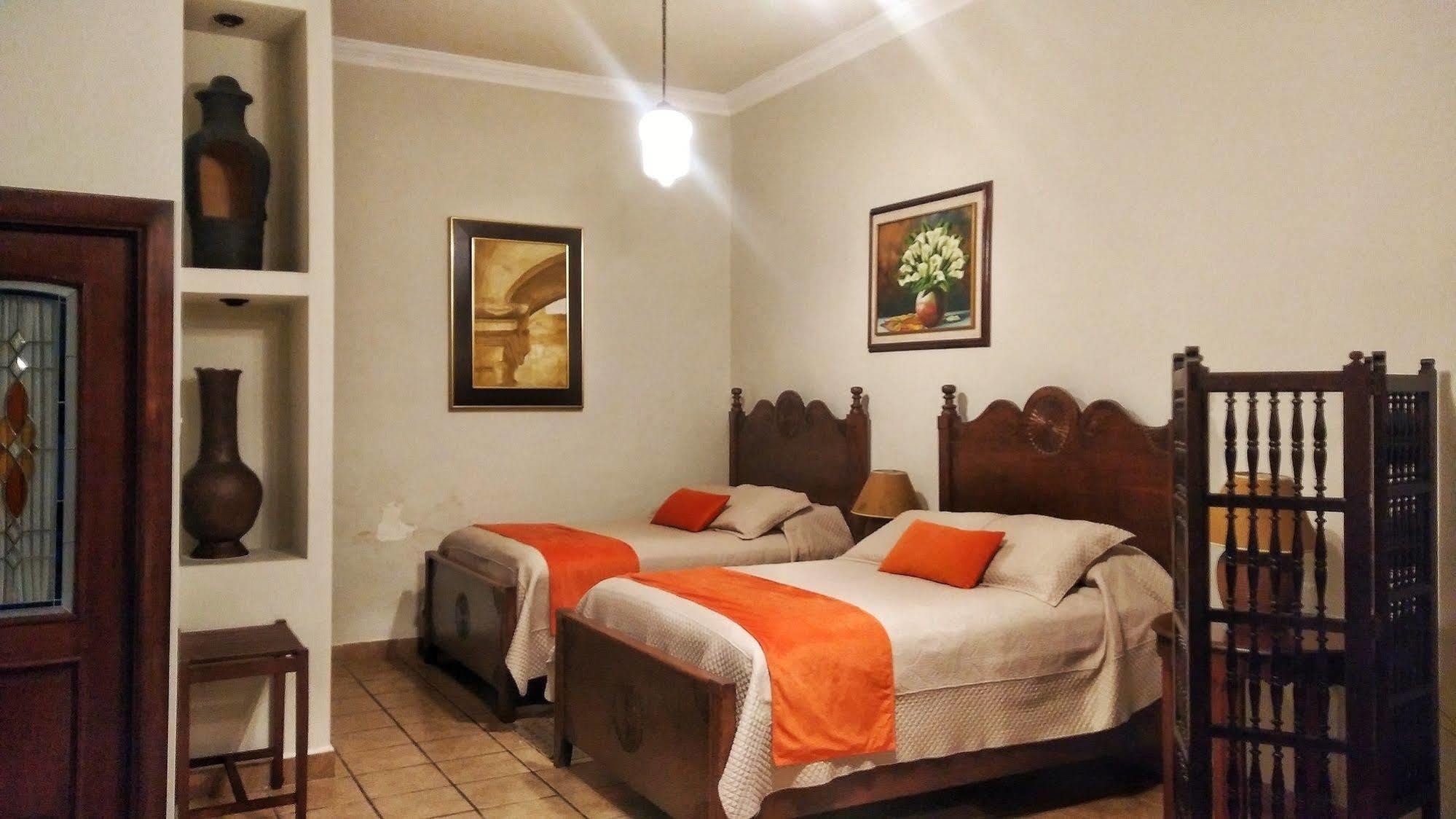 Hotel Aurora Antigua Bagian luar foto