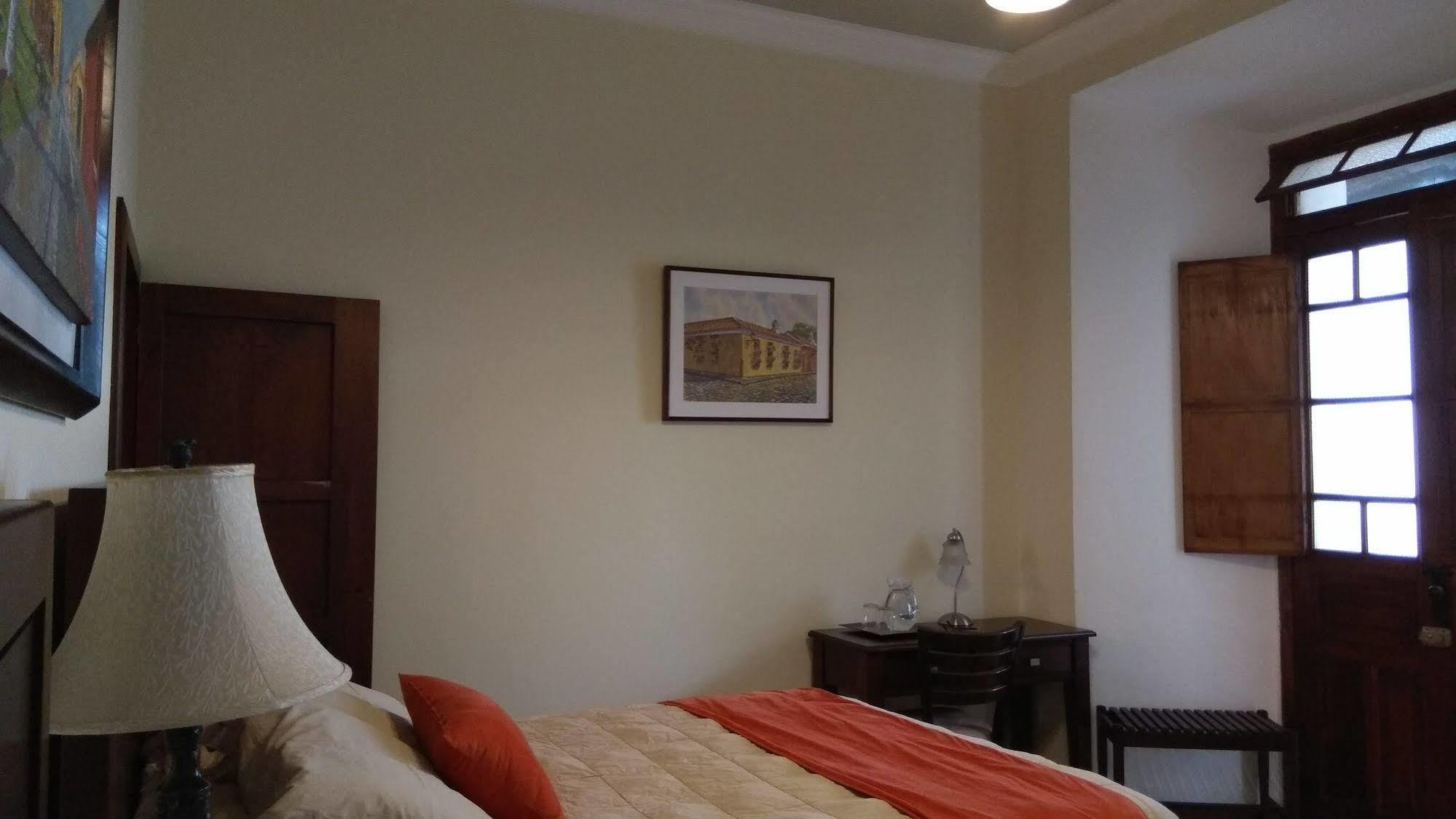 Hotel Aurora Antigua Bagian luar foto