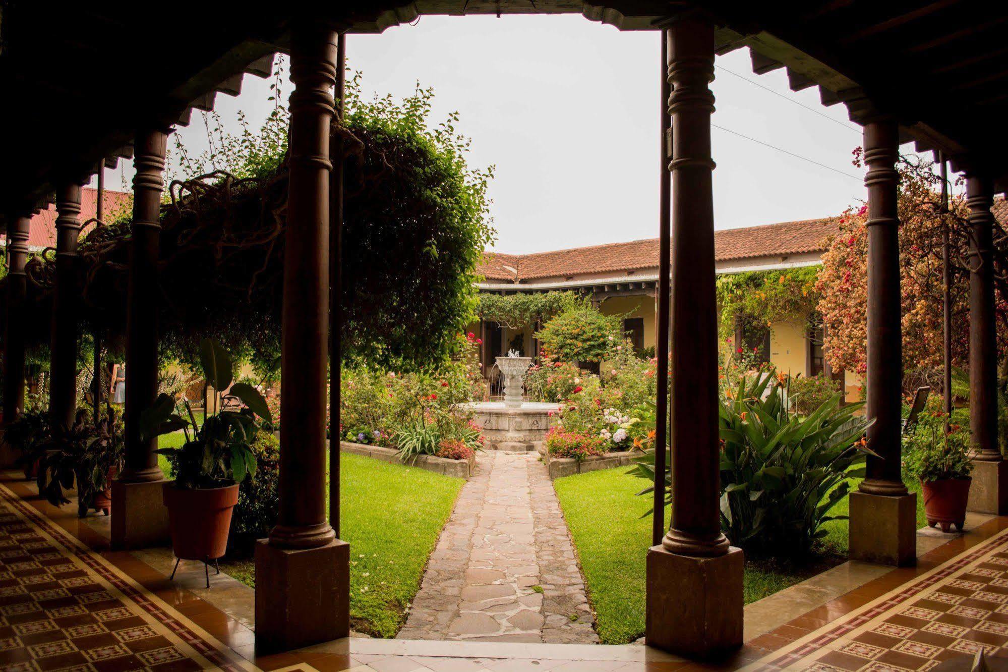 Hotel Aurora Antigua Bagian luar foto